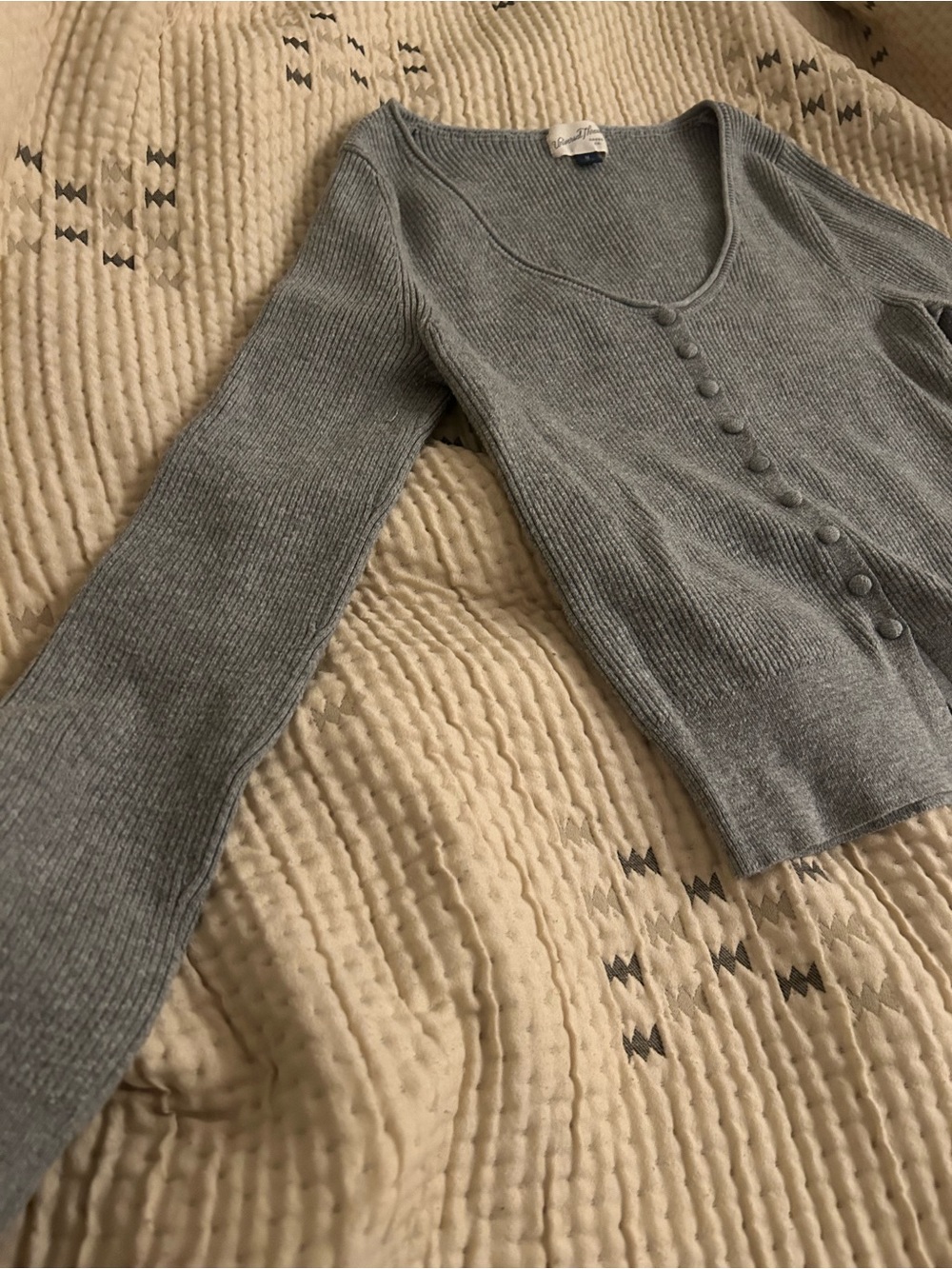 Universal Thread Gray Ribbed Scoop-Neck Button Cardigan - Picture 2 of 9